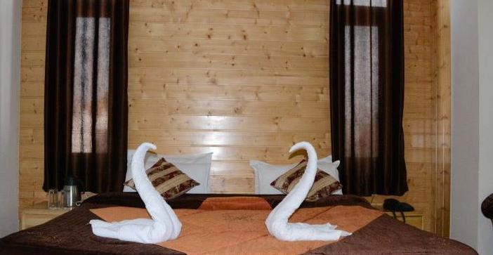 Hotel Royal Batoo Srīnagar Esterno foto