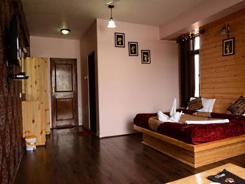 Hotel Royal Batoo Srīnagar Esterno foto